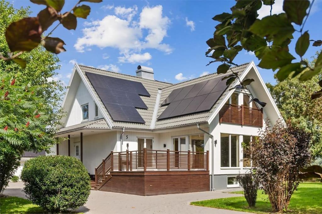 Entire Villa & Garden Between Varberg And Ullared Rolfstorp Buitenkant foto